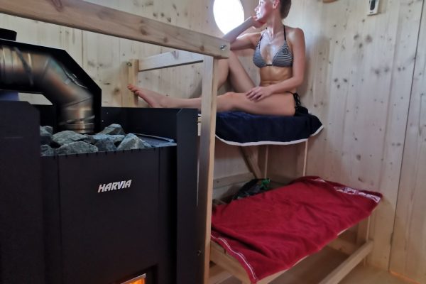 Katrin in der Sauna