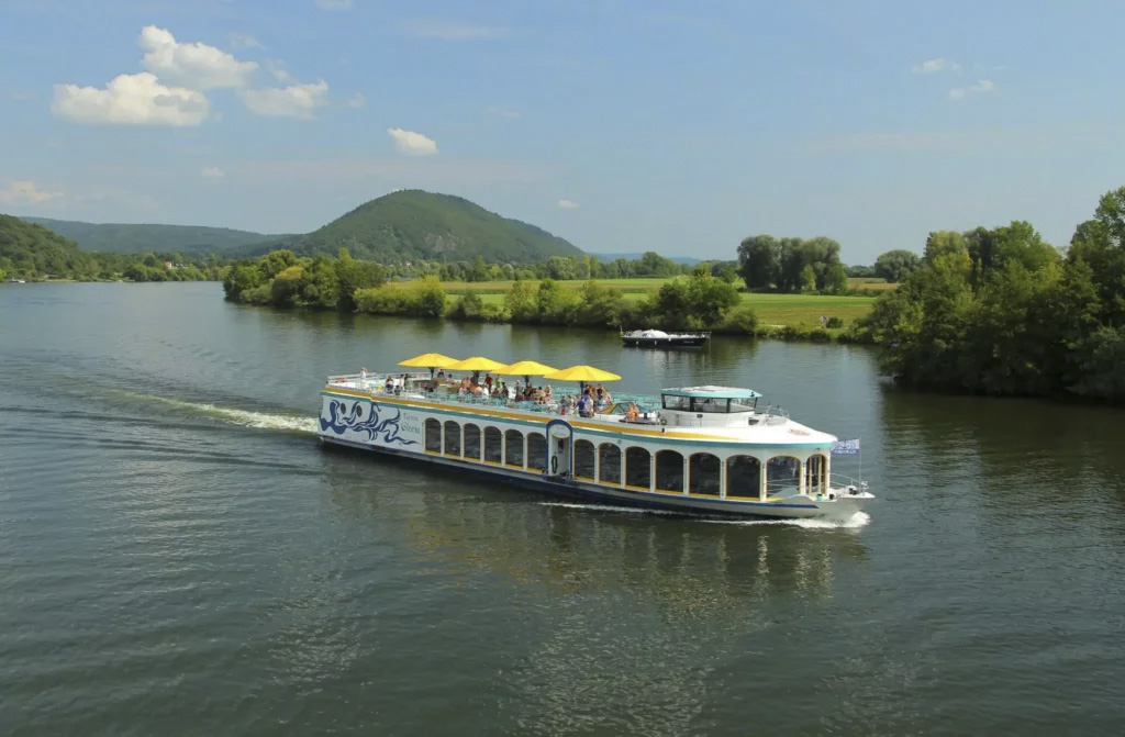 Eventfahrt auf der Donau bei Regensburg – Flossfahrt für JGA, Teambuilding & Familienfeier