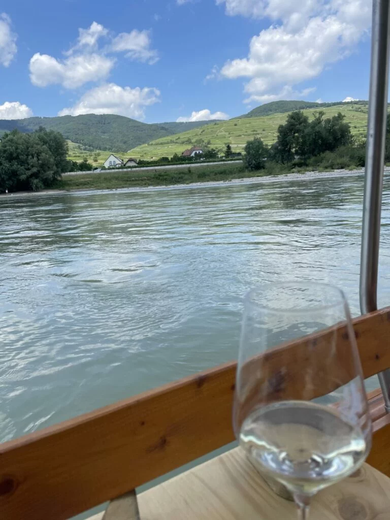 Relax on the Danube near Regensburg – Enjoy a glass of wine on a raft with the raft master